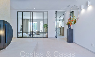 Hermosa villa renovada en estilo mediterráneo contemporáneo en venta, junto al campo de golf en Benahavis - Marbella 69184 