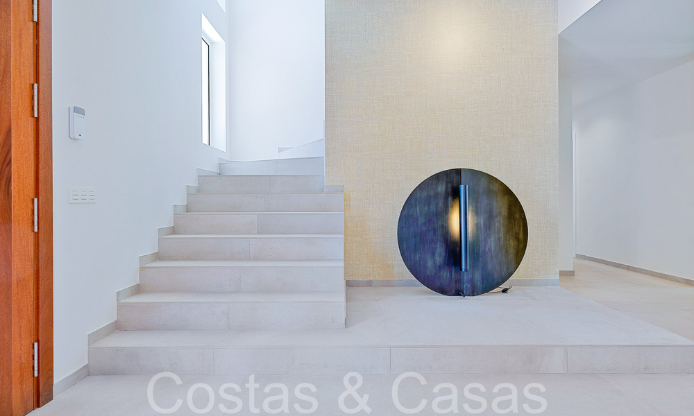 Hermosa villa renovada en estilo mediterráneo contemporáneo en venta, junto al campo de golf en Benahavis - Marbella 69185