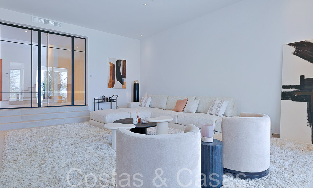 Hermosa villa renovada en estilo mediterráneo contemporáneo en venta, junto al campo de golf en Benahavis - Marbella 69188