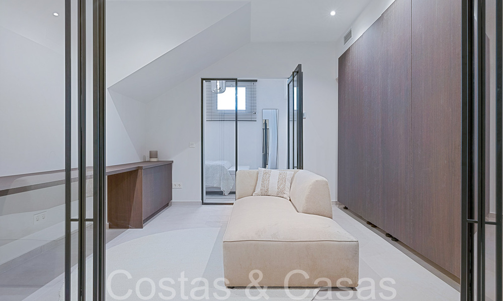 Hermosa villa renovada en estilo mediterráneo contemporáneo en venta, junto al campo de golf en Benahavis - Marbella 69193