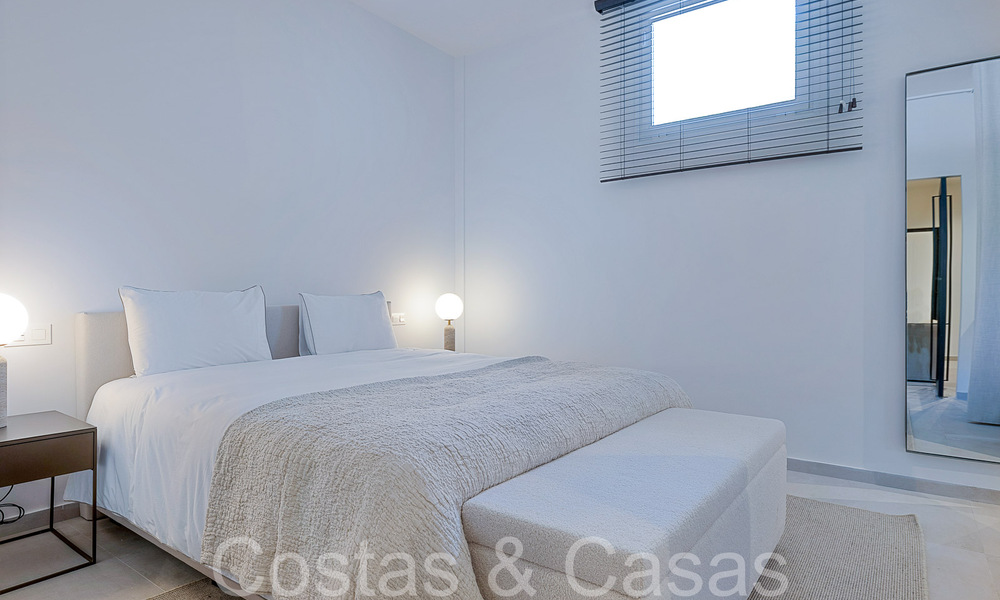 Hermosa villa renovada en estilo mediterráneo contemporáneo en venta, junto al campo de golf en Benahavis - Marbella 69195