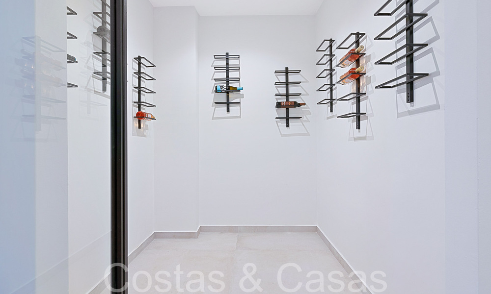 Hermosa villa renovada en estilo mediterráneo contemporáneo en venta, junto al campo de golf en Benahavis - Marbella 69199