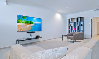 Hermosa villa renovada en estilo mediterráneo contemporáneo en venta, junto al campo de golf en Benahavis - Marbella 69203 