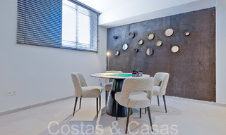 Hermosa villa renovada en estilo mediterráneo contemporáneo en venta, junto al campo de golf en Benahavis - Marbella 69204 