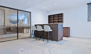 Hermosa villa renovada en estilo mediterráneo contemporáneo en venta, junto al campo de golf en Benahavis - Marbella 69206 