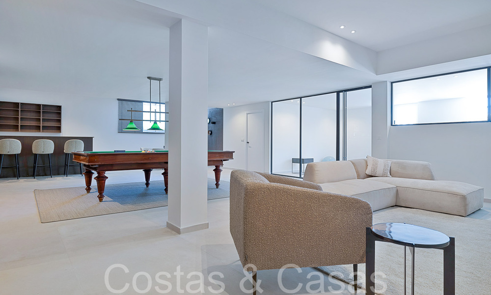 Hermosa villa renovada en estilo mediterráneo contemporáneo en venta, junto al campo de golf en Benahavis - Marbella 69208