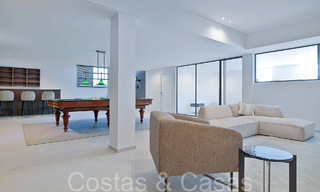 Hermosa villa renovada en estilo mediterráneo contemporáneo en venta, junto al campo de golf en Benahavis - Marbella 69208 