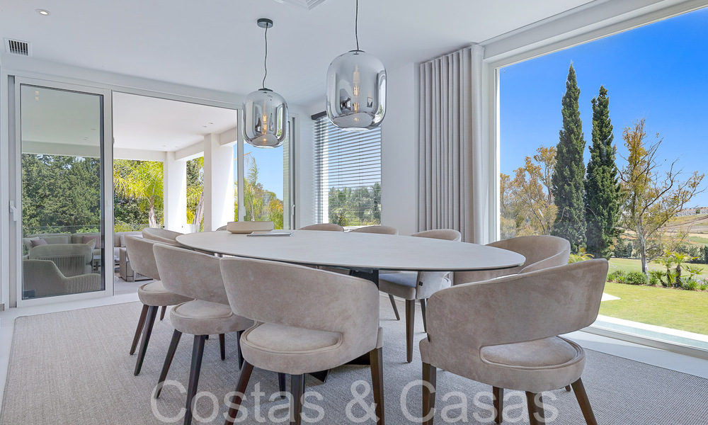 Hermosa villa renovada en estilo mediterráneo contemporáneo en venta, junto al campo de golf en Benahavis - Marbella 69210