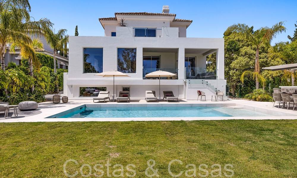 Hermosa villa renovada en estilo mediterráneo contemporáneo en venta, junto al campo de golf en Benahavis - Marbella 69224
