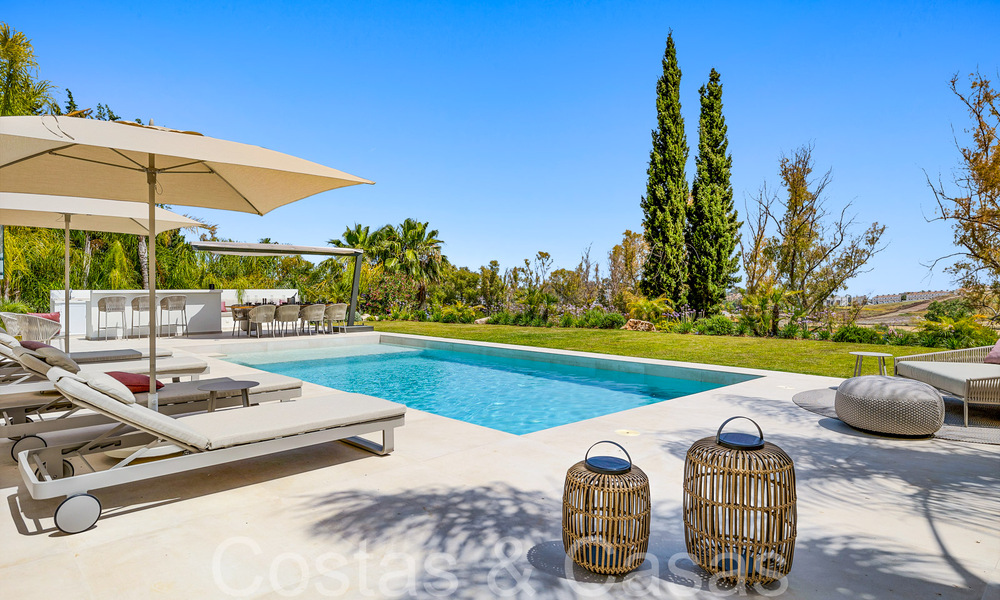 Hermosa villa renovada en estilo mediterráneo contemporáneo en venta, junto al campo de golf en Benahavis - Marbella 69226