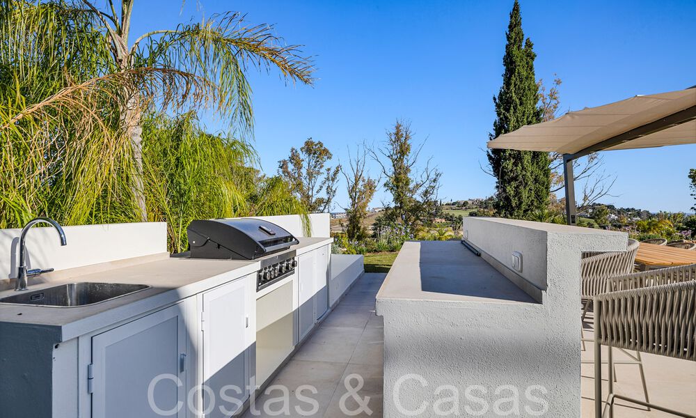 Hermosa villa renovada en estilo mediterráneo contemporáneo en venta, junto al campo de golf en Benahavis - Marbella 69227