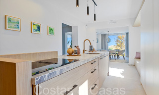 Hermosa villa renovada en estilo mediterráneo contemporáneo en venta, junto al campo de golf en Benahavis - Marbella 69232 