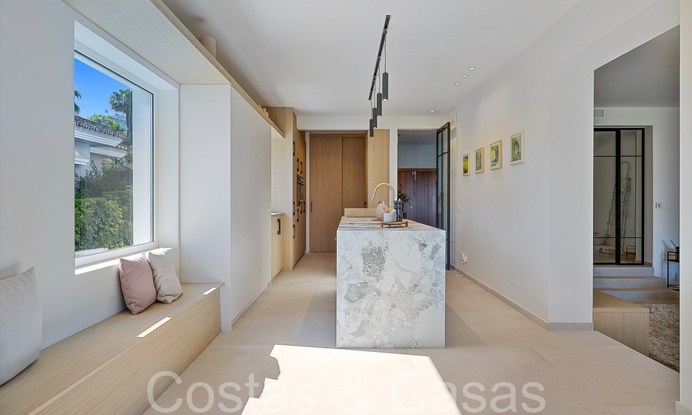 Hermosa villa renovada en estilo mediterráneo contemporáneo en venta, junto al campo de golf en Benahavis - Marbella 69233