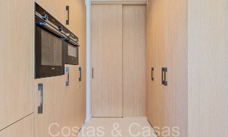 Hermosa villa renovada en estilo mediterráneo contemporáneo en venta, junto al campo de golf en Benahavis - Marbella 69236 