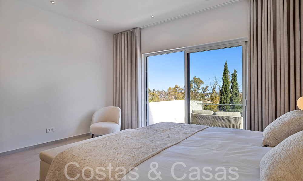 Hermosa villa renovada en estilo mediterráneo contemporáneo en venta, junto al campo de golf en Benahavis - Marbella 69245