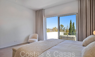 Hermosa villa renovada en estilo mediterráneo contemporáneo en venta, junto al campo de golf en Benahavis - Marbella 69245 