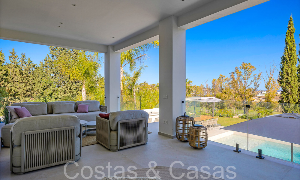 Hermosa villa renovada en estilo mediterráneo contemporáneo en venta, junto al campo de golf en Benahavis - Marbella 69247