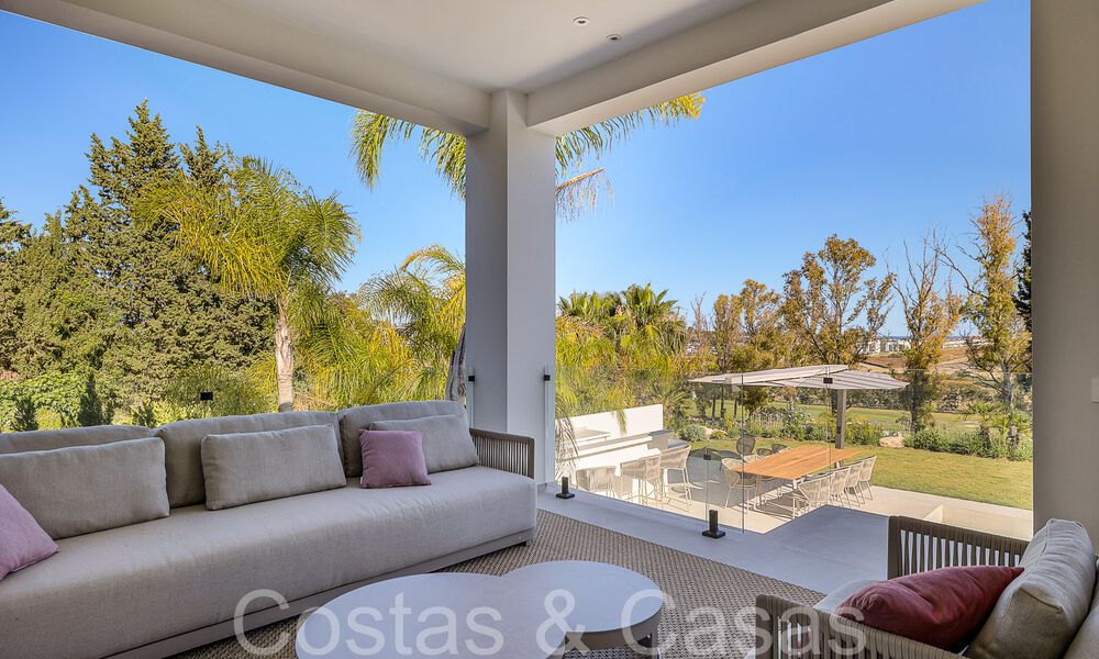 Hermosa villa renovada en estilo mediterráneo contemporáneo en venta, junto al campo de golf en Benahavis - Marbella 69248