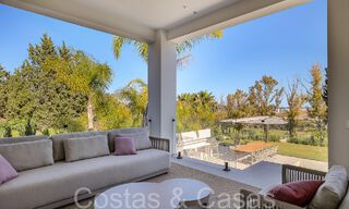 Hermosa villa renovada en estilo mediterráneo contemporáneo en venta, junto al campo de golf en Benahavis - Marbella 69248 