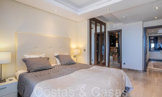Ático dúplex en venta en un complejo en primera línea de playa en la Nueva Milla de Oro entre Marbella y Estepona 69335 
