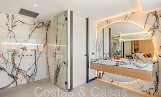 Ático dúplex de primera calidad con vistas panorámicas al mar y piscina privada en venta en Nueva Andalucía, Marbella 69443 