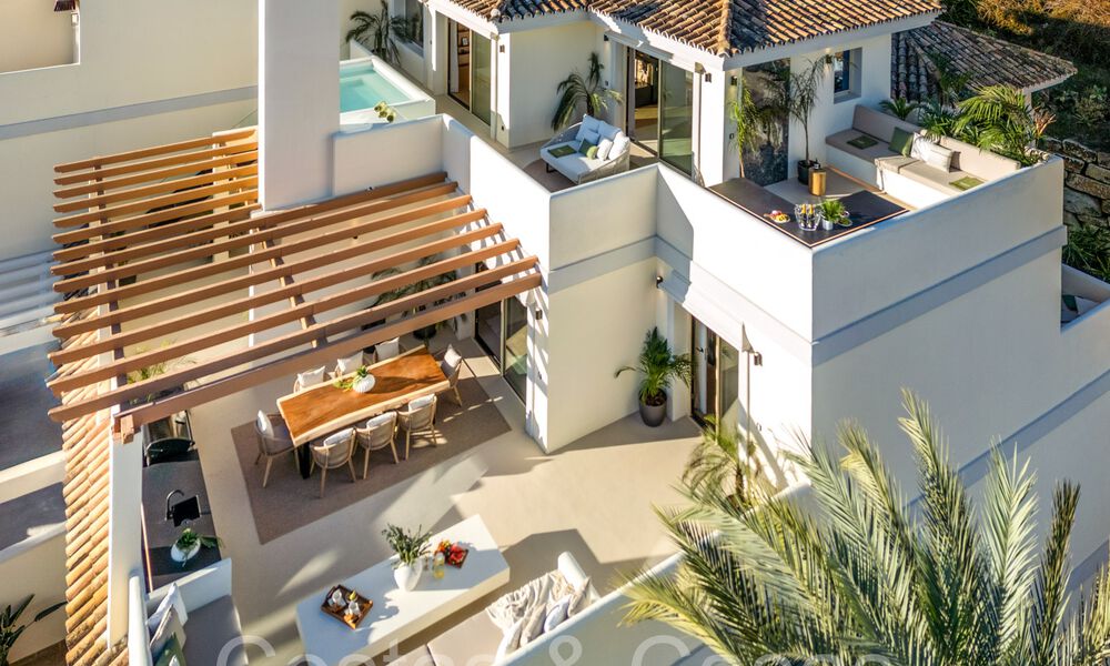 Ático dúplex de primera calidad con vistas panorámicas al mar y piscina privada en venta en Nueva Andalucía, Marbella 69447