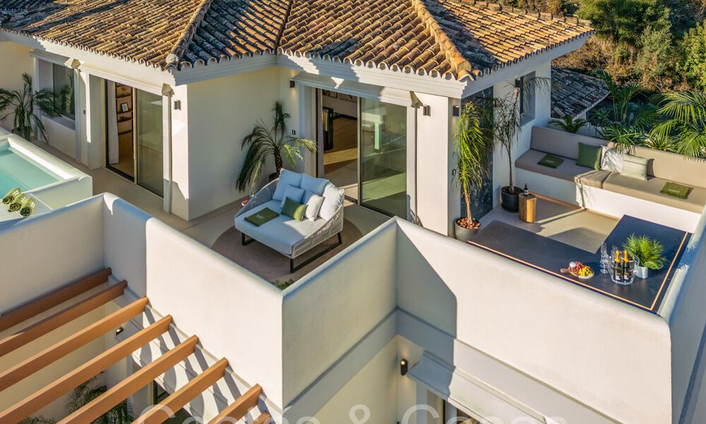 Ático dúplex de primera calidad con vistas panorámicas al mar y piscina privada en venta en Nueva Andalucía, Marbella 69448