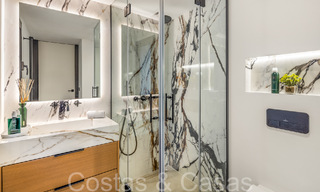 Ático dúplex de primera calidad con vistas panorámicas al mar y piscina privada en venta en Nueva Andalucía, Marbella 69465 