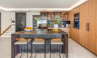 Ático dúplex de primera calidad con vistas panorámicas al mar y piscina privada en venta en Nueva Andalucía, Marbella 69468 