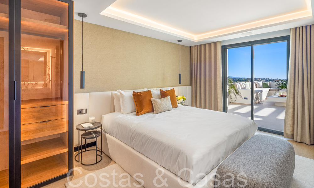Ático dúplex de primera calidad con vistas panorámicas al mar y piscina privada en venta en Nueva Andalucía, Marbella 69470
