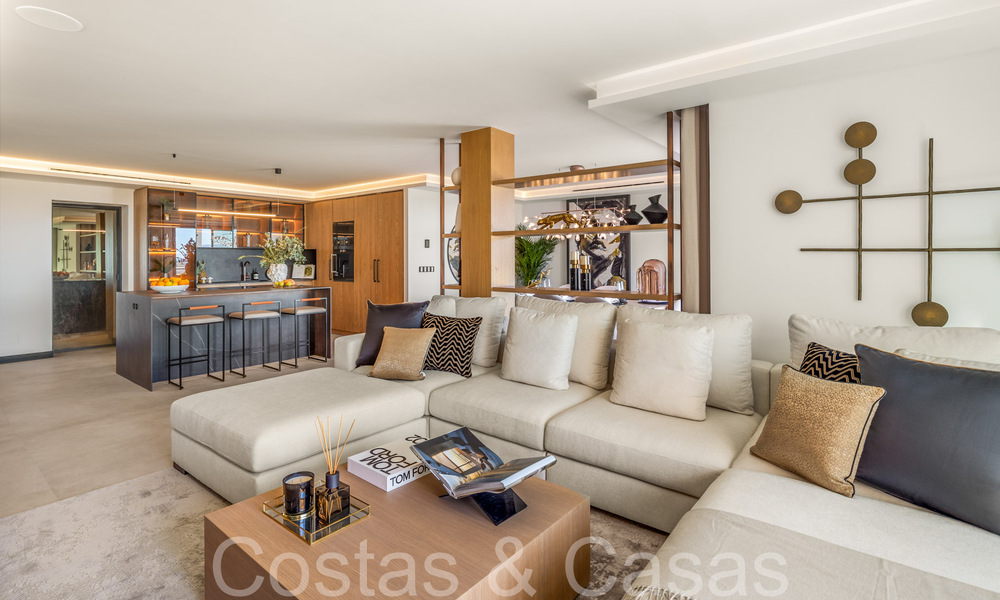 Ático dúplex de primera calidad con vistas panorámicas al mar y piscina privada en venta en Nueva Andalucía, Marbella 69478