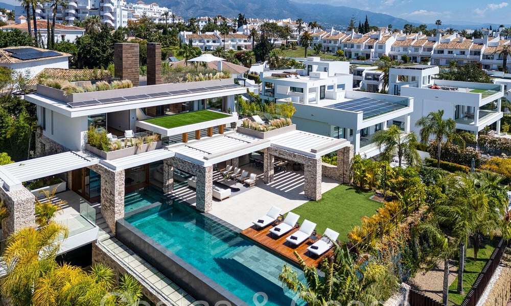 Obra maestra arquitectónica en venta, a poca distancia de Puerto Banús y la playa en Nueva Andalucía, Marbella 69419