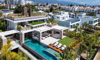 Obra maestra arquitectónica en venta, a poca distancia de Puerto Banús y la playa en Nueva Andalucía, Marbella 69419 