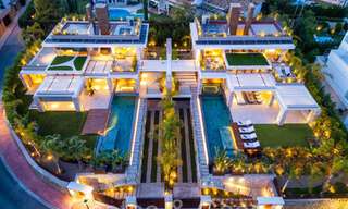 Obra maestra arquitectónica en venta, a poca distancia de Puerto Banús y la playa en Nueva Andalucía, Marbella 69421 