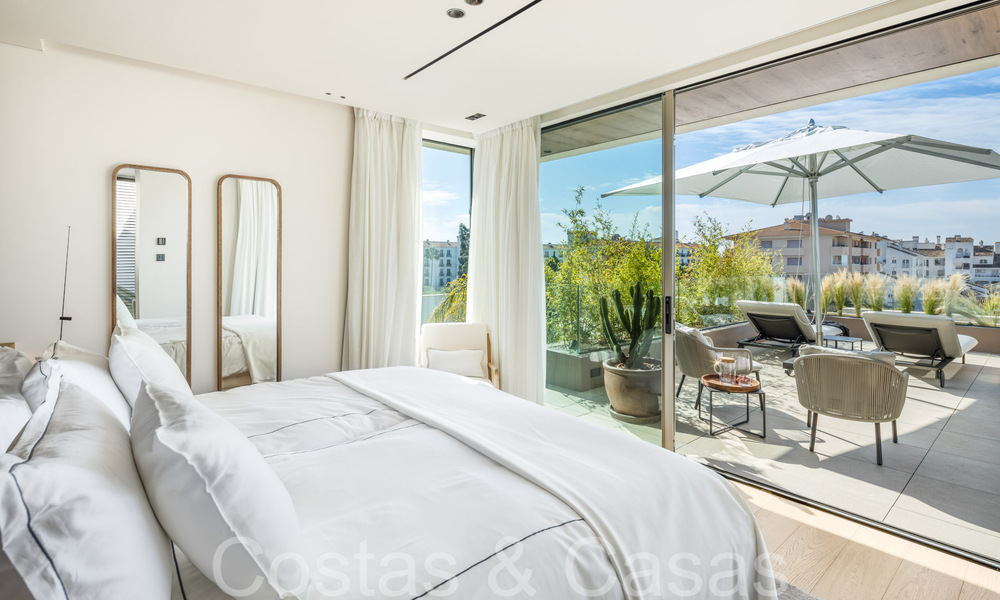 Obra maestra arquitectónica en venta, a poca distancia de Puerto Banús y la playa en Nueva Andalucía, Marbella 69423