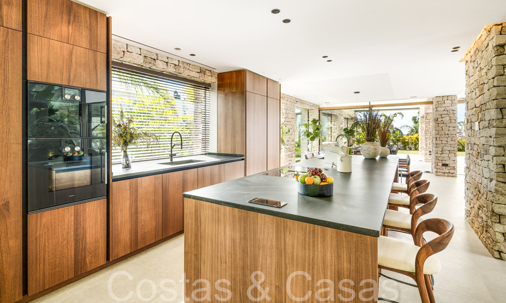 Obra maestra arquitectónica en venta, a poca distancia de Puerto Banús y la playa en Nueva Andalucía, Marbella 69426