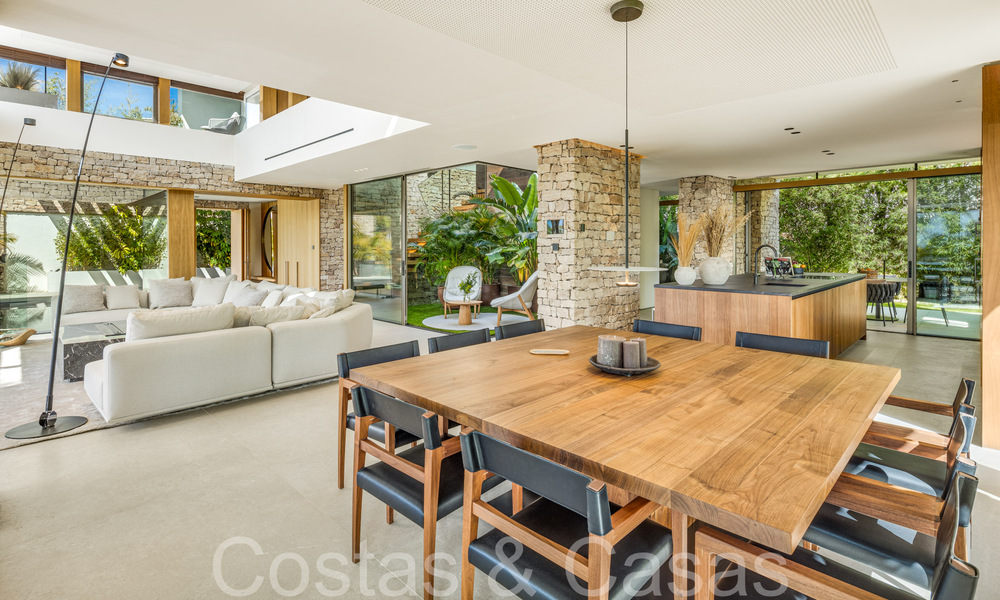 Obra maestra arquitectónica en venta, a poca distancia de Puerto Banús y la playa en Nueva Andalucía, Marbella 69427