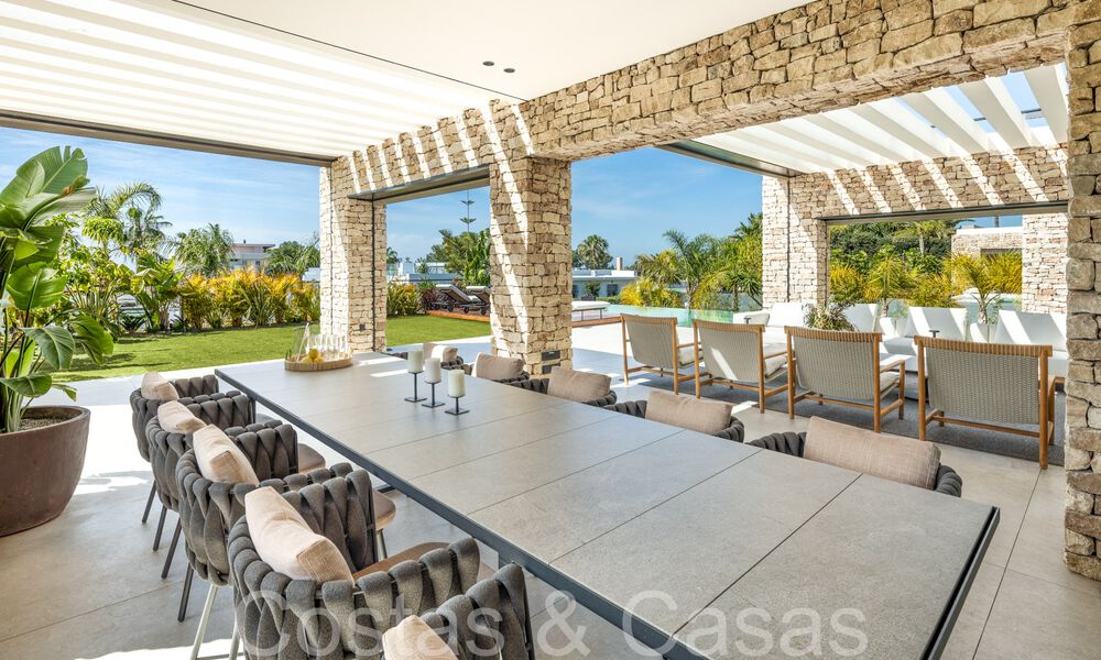 Obra maestra arquitectónica en venta, a poca distancia de Puerto Banús y la playa en Nueva Andalucía, Marbella 69428