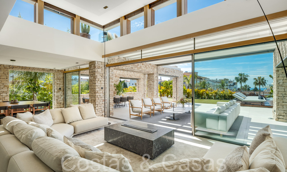 Obra maestra arquitectónica en venta, a poca distancia de Puerto Banús y la playa en Nueva Andalucía, Marbella 69429