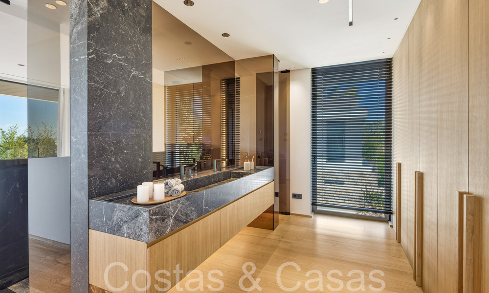 Obra maestra arquitectónica en venta, a poca distancia de Puerto Banús y la playa en Nueva Andalucía, Marbella 69433