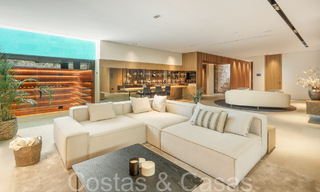 Obra maestra arquitectónica en venta, a poca distancia de Puerto Banús y la playa en Nueva Andalucía, Marbella 69439 