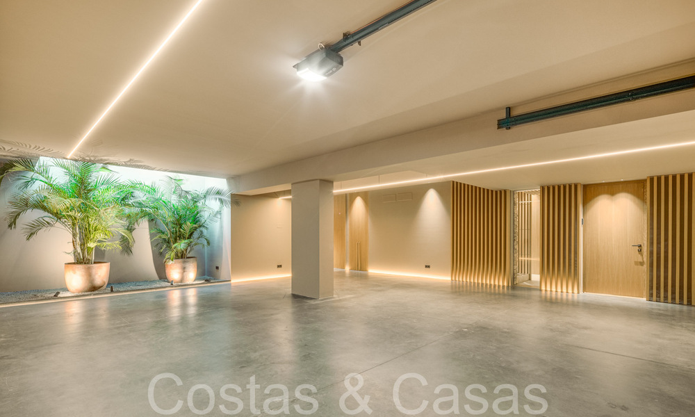 Obra maestra arquitectónica en venta, a poca distancia de Puerto Banús y la playa en Nueva Andalucía, Marbella 69440