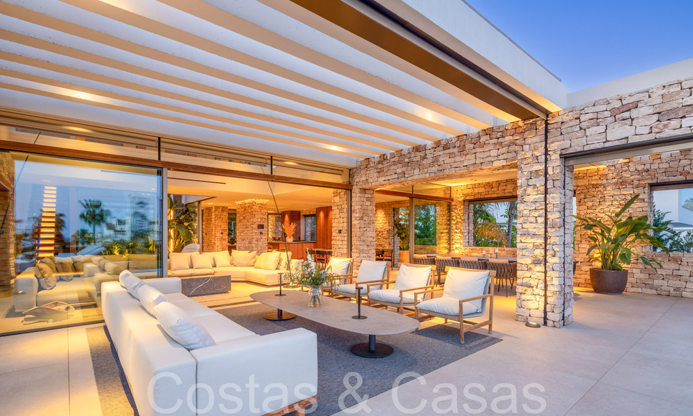 Obra maestra arquitectónica en venta, a poca distancia de Puerto Banús y la playa en Nueva Andalucía, Marbella 69441