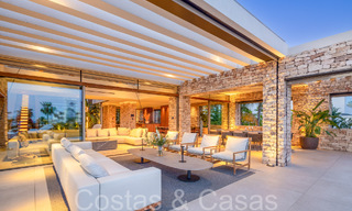 Obra maestra arquitectónica en venta, a poca distancia de Puerto Banús y la playa en Nueva Andalucía, Marbella 69441 