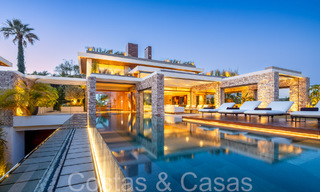Obra maestra arquitectónica en venta, a poca distancia de Puerto Banús y la playa en Nueva Andalucía, Marbella 69442 
