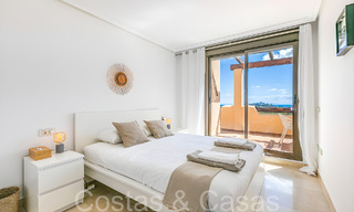 Ático de lujo listo para entrar a vivir con magníficas vistas al campo de golf y al mar Mediterráneo en venta en Benahavis - Marbella 69603 