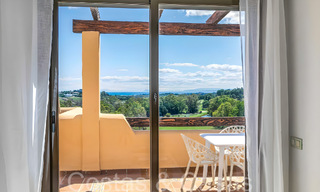 Ático de lujo listo para entrar a vivir con magníficas vistas al campo de golf y al mar Mediterráneo en venta en Benahavis - Marbella 69606 