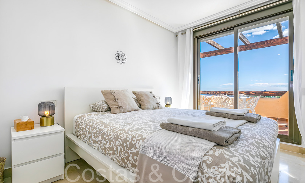 Ático de lujo listo para entrar a vivir con magníficas vistas al campo de golf y al mar Mediterráneo en venta en Benahavis - Marbella 69609