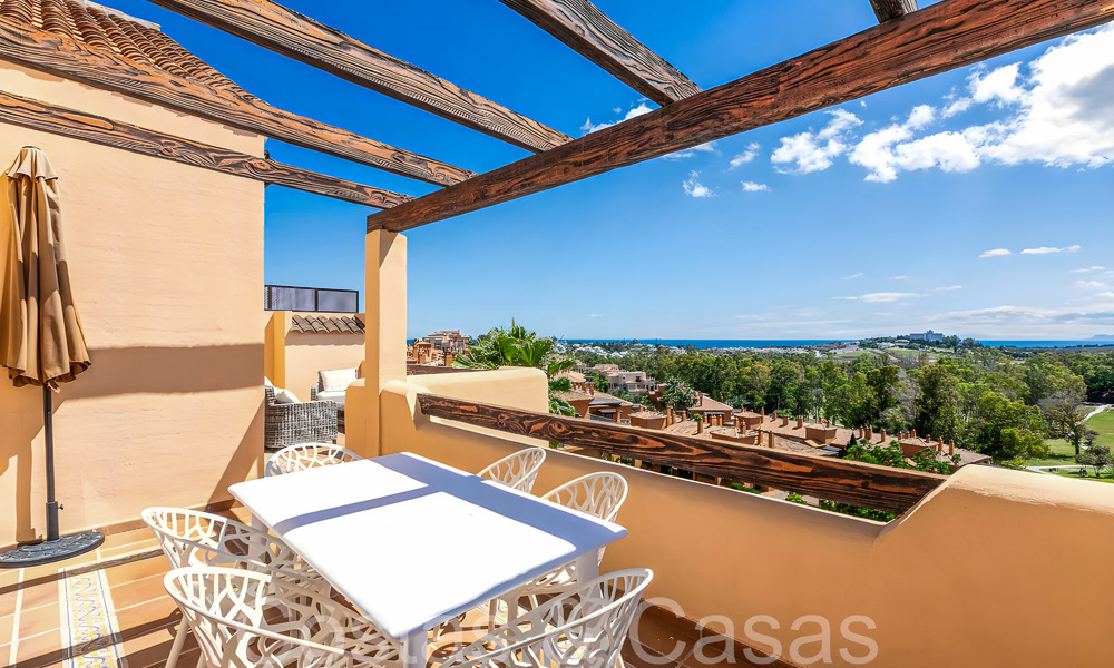 Ático de lujo listo para entrar a vivir con magníficas vistas al campo de golf y al mar Mediterráneo en venta en Benahavis - Marbella 69611