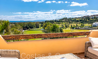 Ático de lujo listo para entrar a vivir con magníficas vistas al campo de golf y al mar Mediterráneo en venta en Benahavis - Marbella 69612 